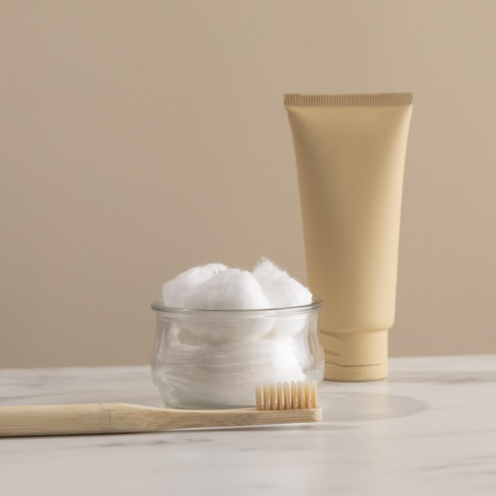 Skincare 19 assortment with toothbrush container